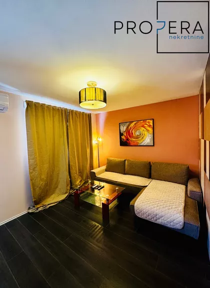 Nade Tomić | 4zida.rs