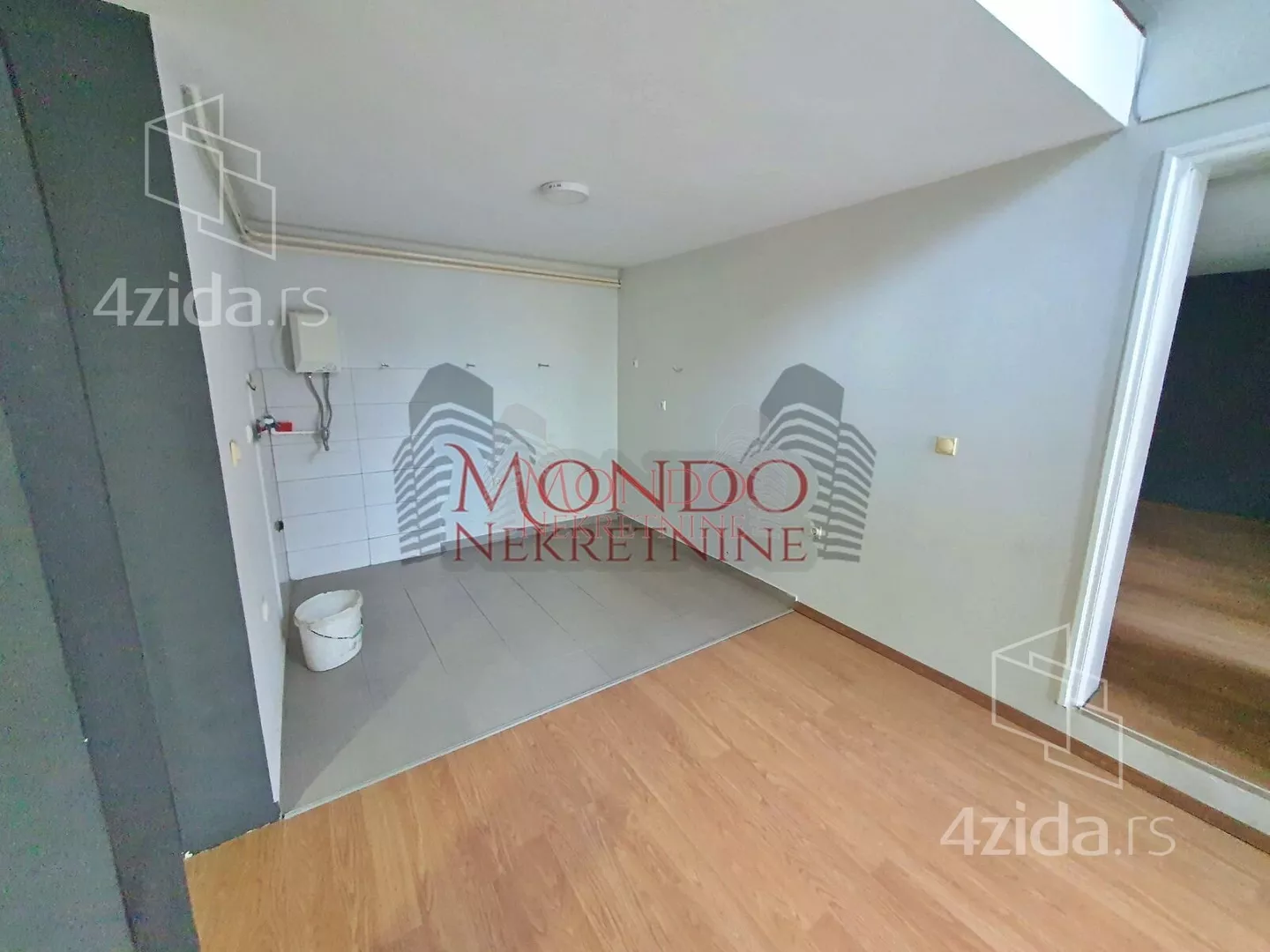 Poslovna zgrada | 4zida