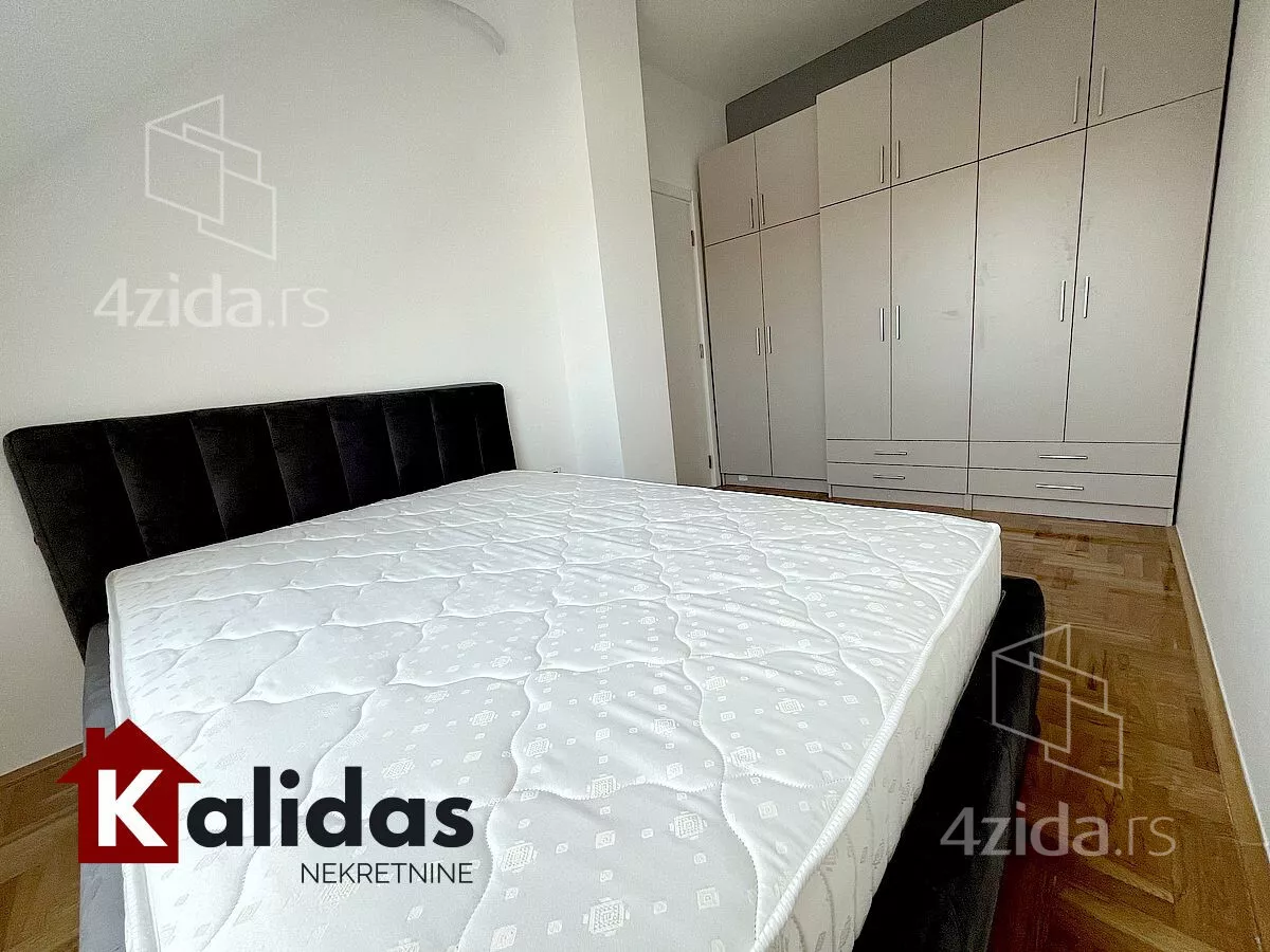 Šestosoban stan | 4zida