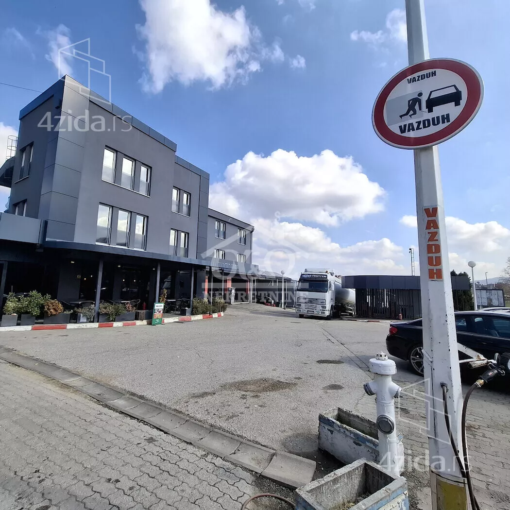 Poslovna zgrada | 4zida