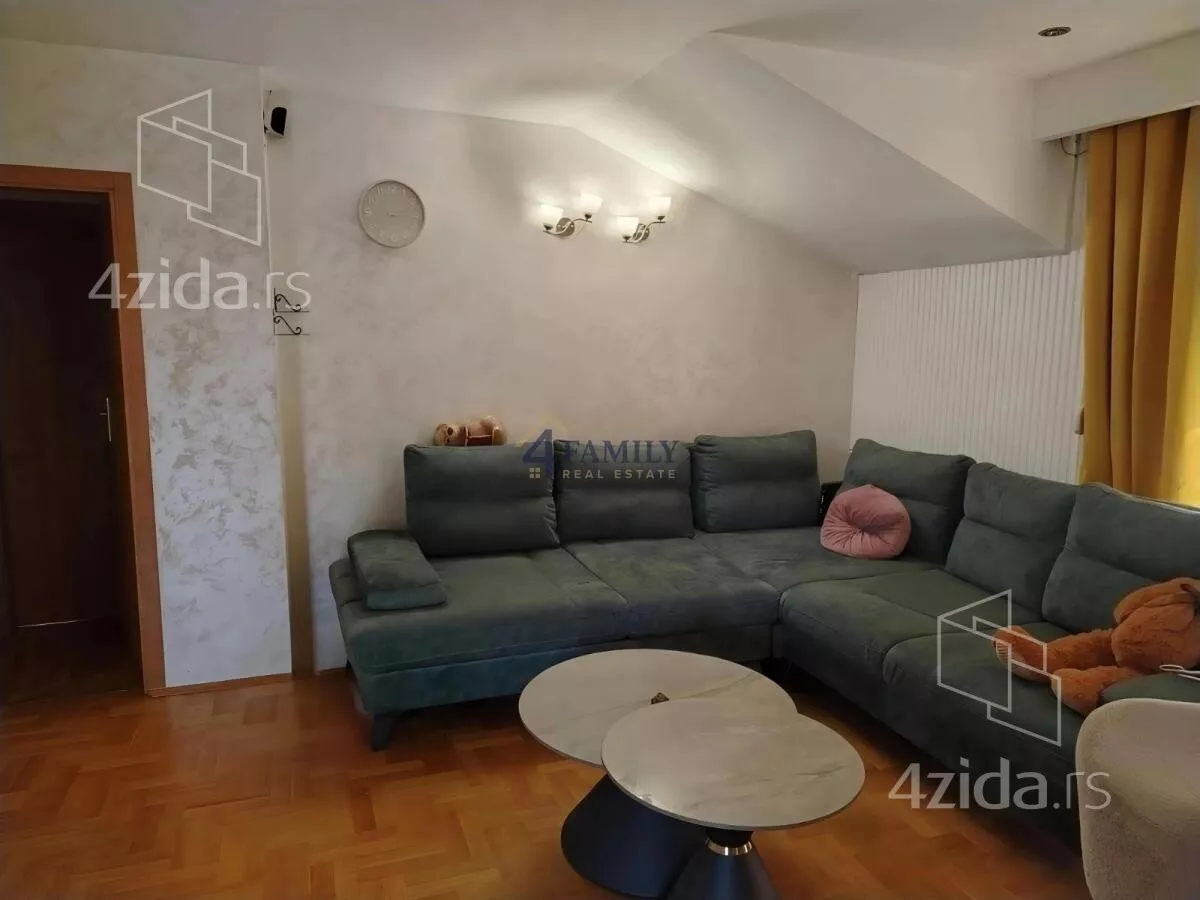 Šestosoban stan | 4zida