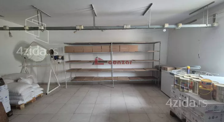 Poslovna zgrada | 4zida