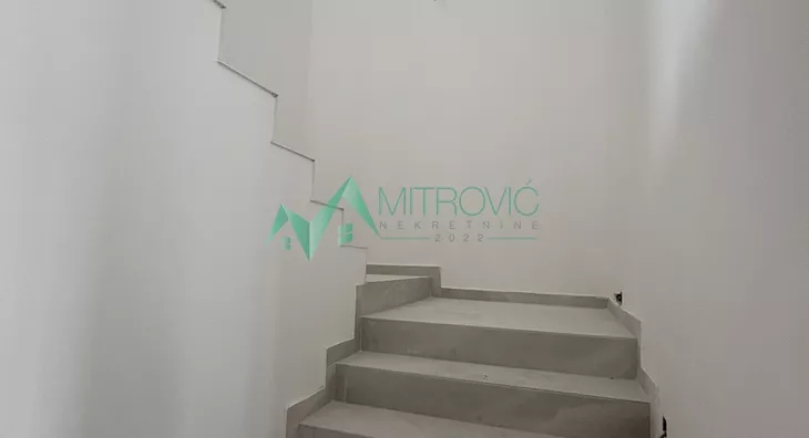 Četvoroiposoban stan | 4zida