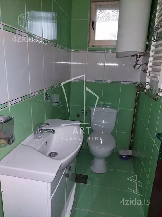 Četvoroiposoban stan | 4zida