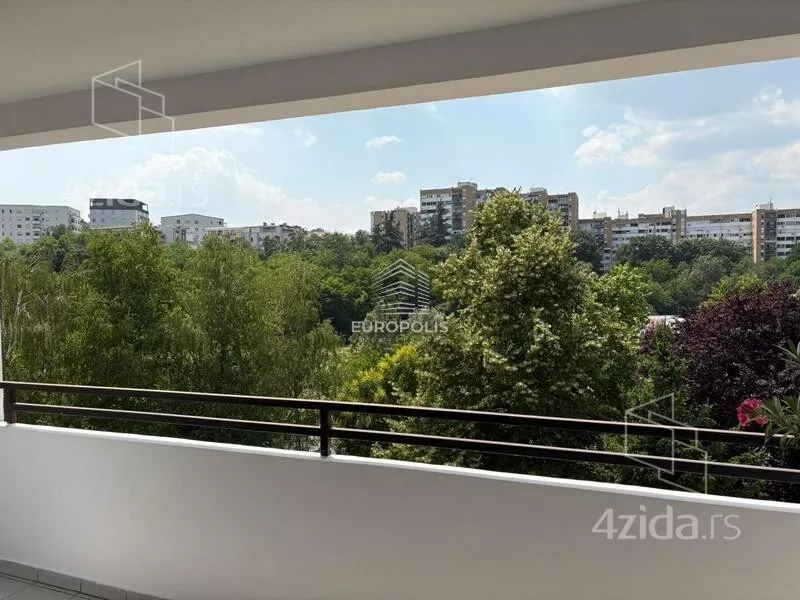 Šestosoban stan | 4zida
