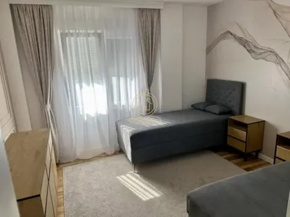 Crveni Pevac | 4zida.rs