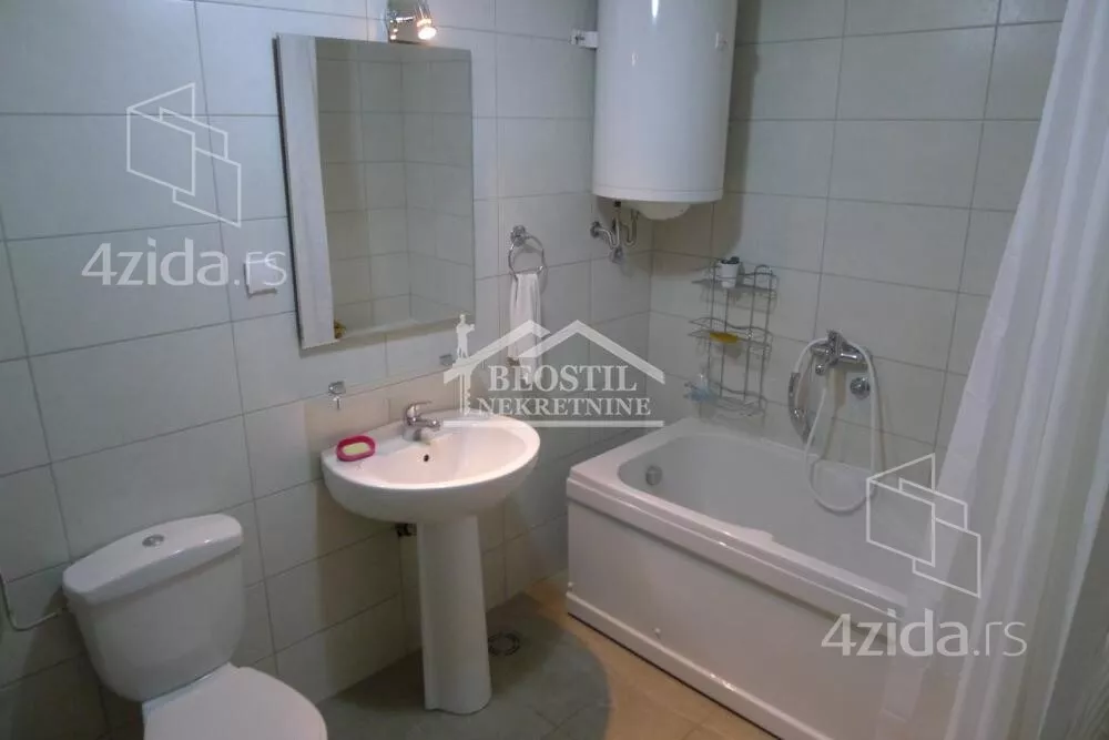 Petosoban stan | 4zida