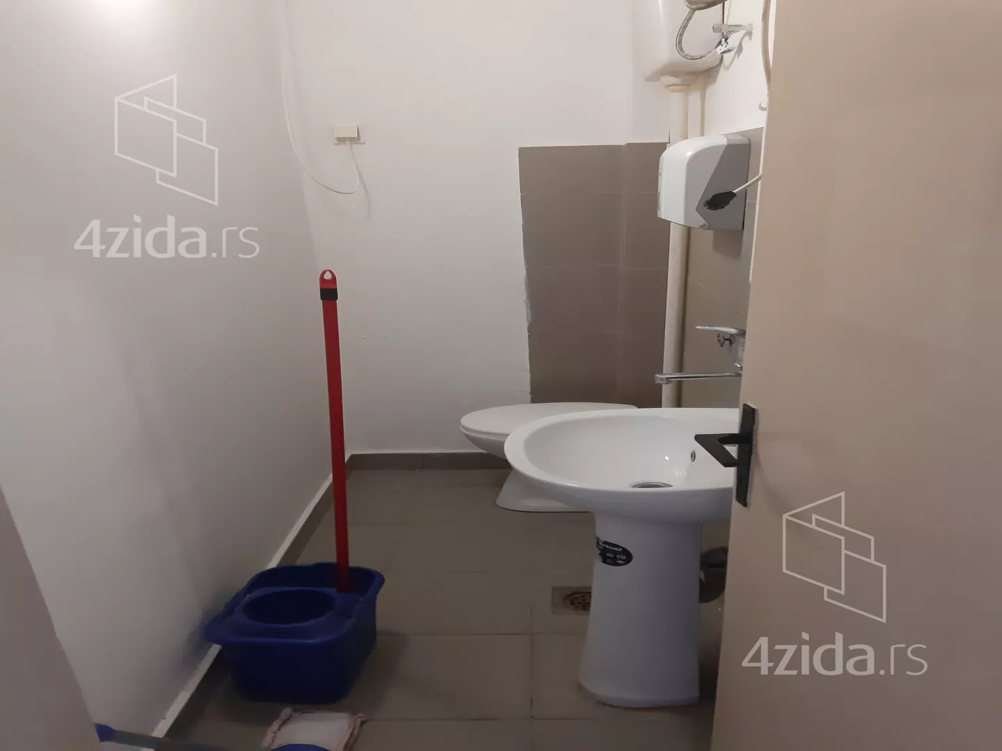 Lokal | 4zida