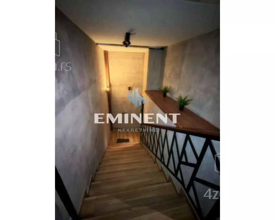 Šestosoban stan | 4zida