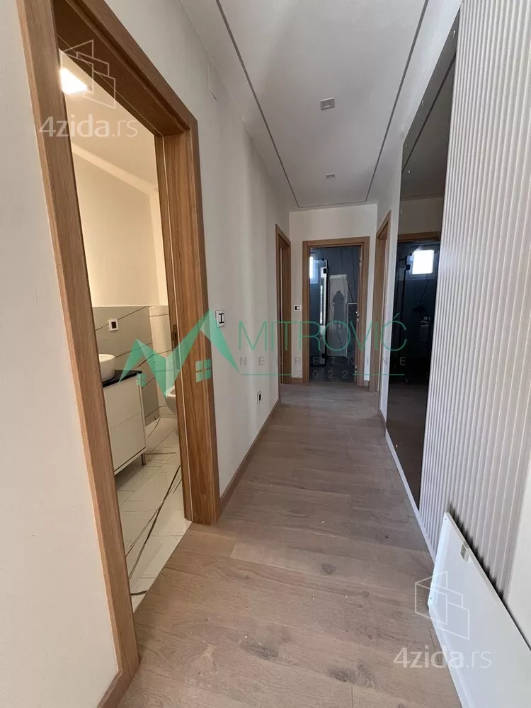 Šestosoban stan | 4zida