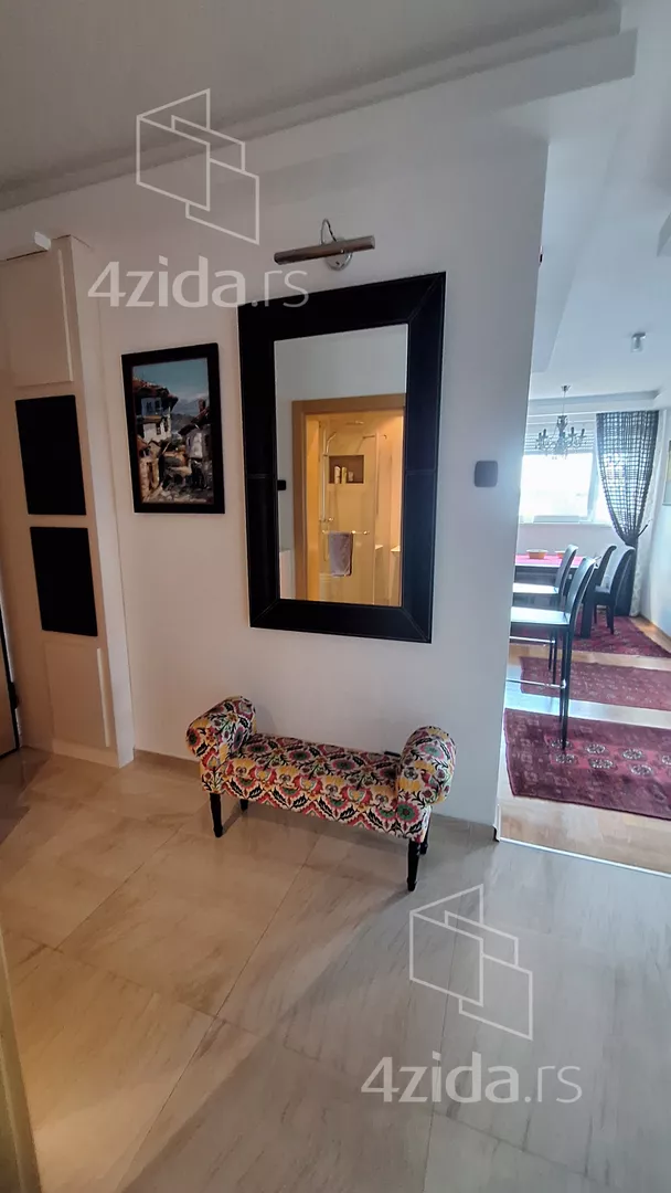 Četvoroiposoban stan | 4zida