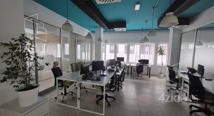 Poslovna zgrada | 4zida