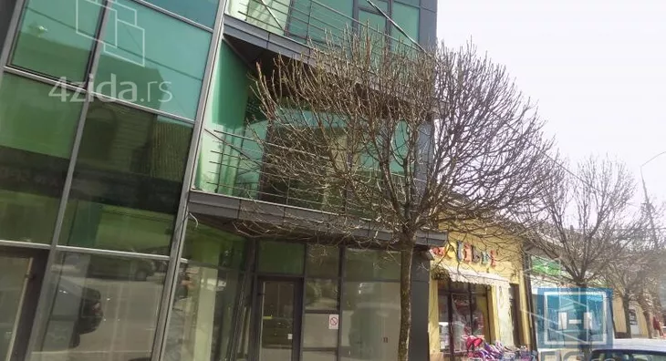 Poslovna zgrada | 4zida