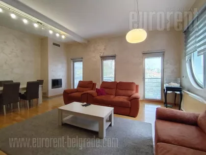 BELI DVOR | 4zida.rs