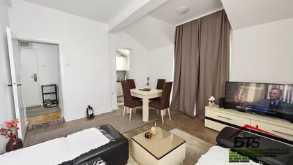 Crveni Pevac | 4zida.rs