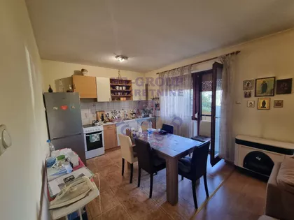 Školska | 4zida.rs