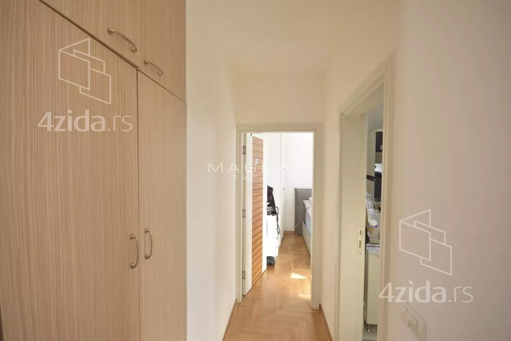 Četvoroiposoban stan | 4zida