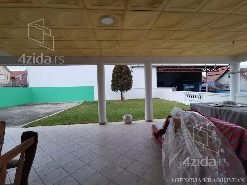 Poslovna zgrada | 4zida