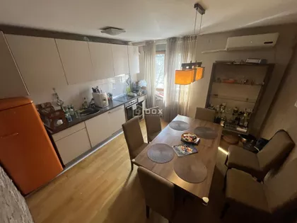 Dušanov Bazar | 4zida.rs