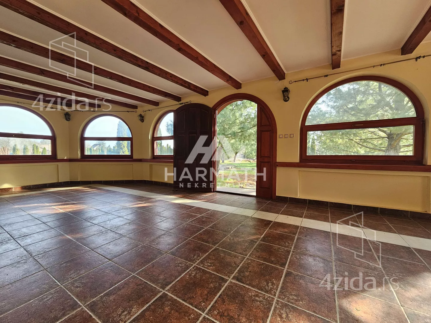 Poslovna zgrada | 4zida