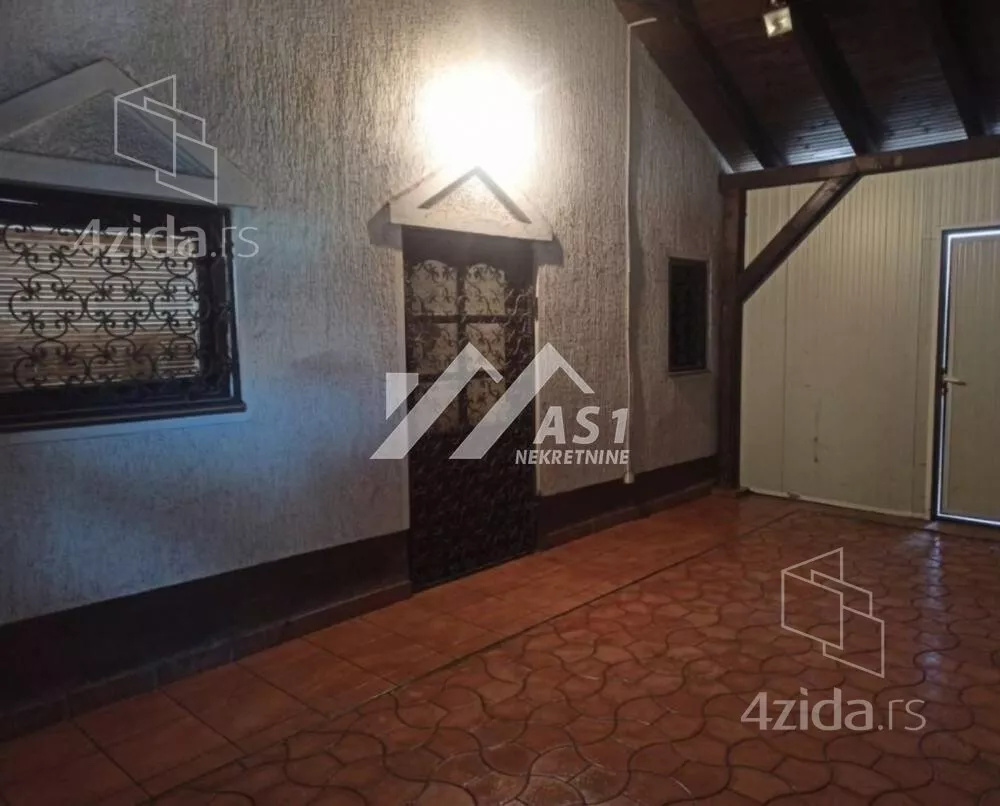 Lokal | 4zida