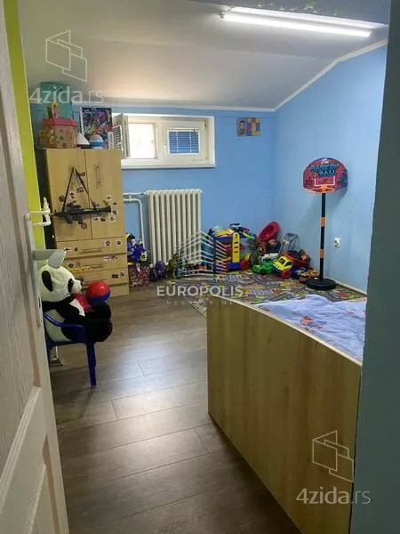 Četvoroiposoban stan | 4zida