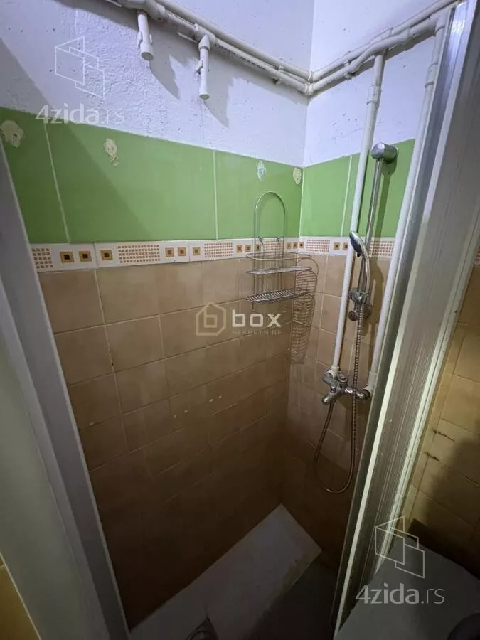 Poslovna zgrada | 4zida