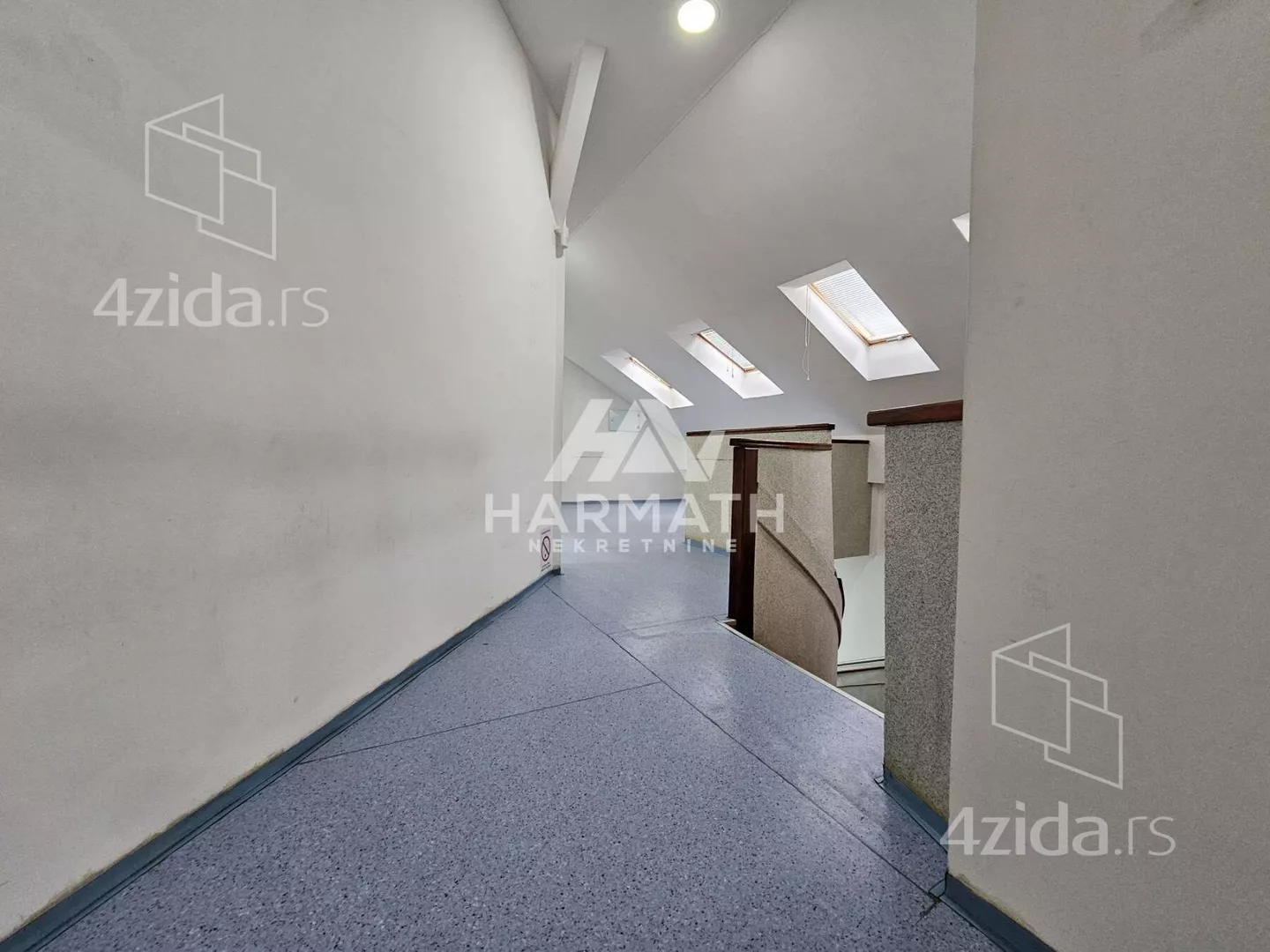 Poslovna zgrada | 4zida