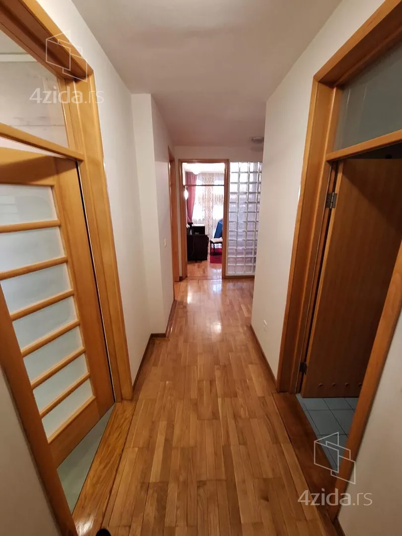 Petosoban stan | 4zida