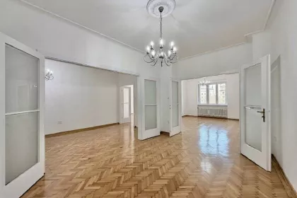 Trg Nikole Pašića bb | 4zida.rs