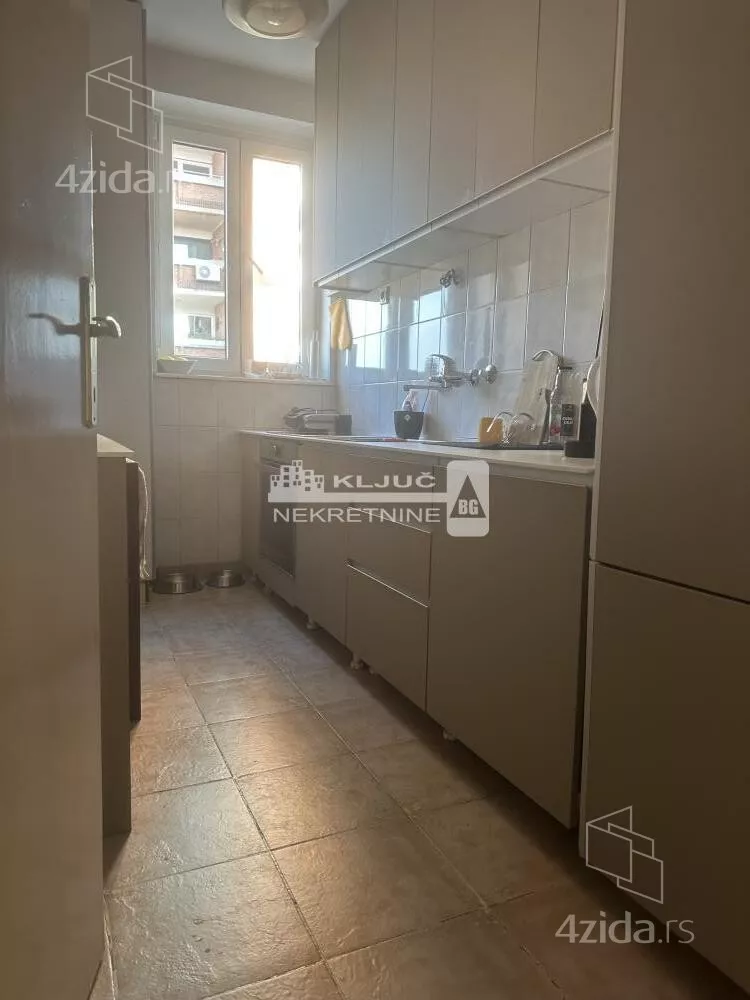 Četvoroiposoban stan | 4zida