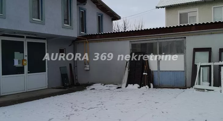 Poslovna zgrada | 4zida