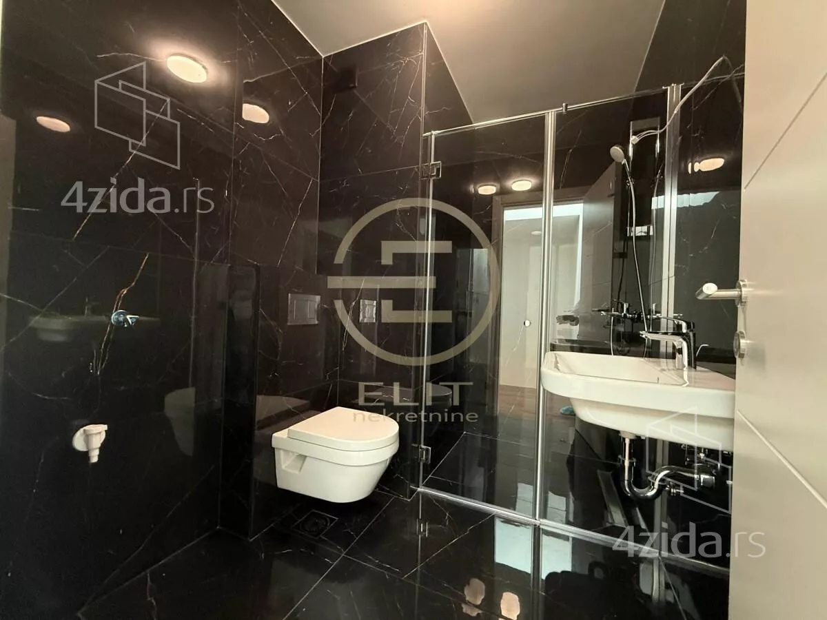 Šestosoban stan | 4zida