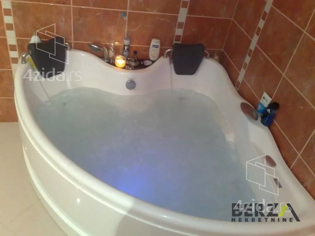 Šestosoban stan | 4zida