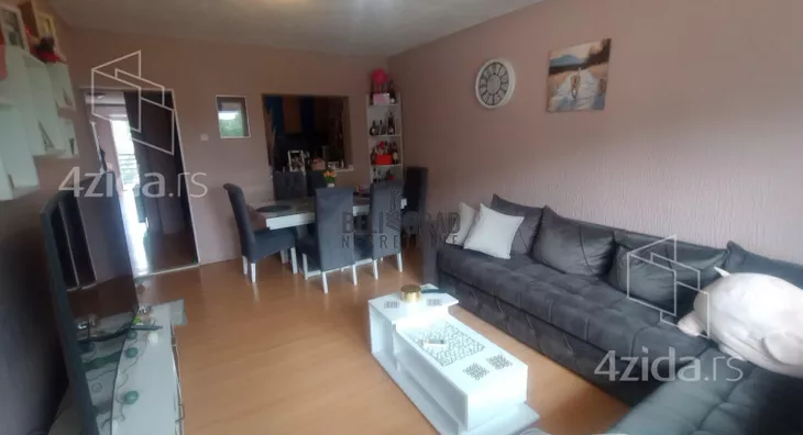 Šestosoban stan | 4zida