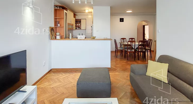 Šestosoban stan | 4zida