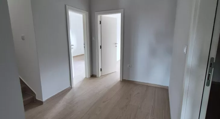 Šestosoban stan | 4zida