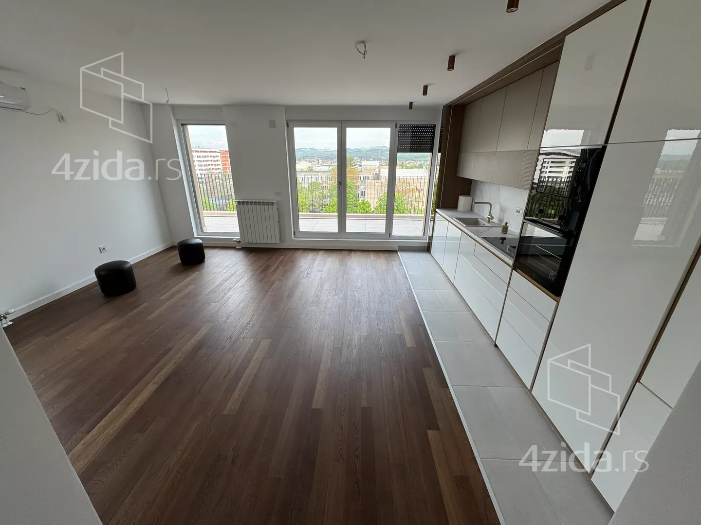 Troiposoban stan | 4zida