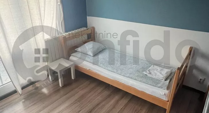 Šestoiposoban stan | 4zida