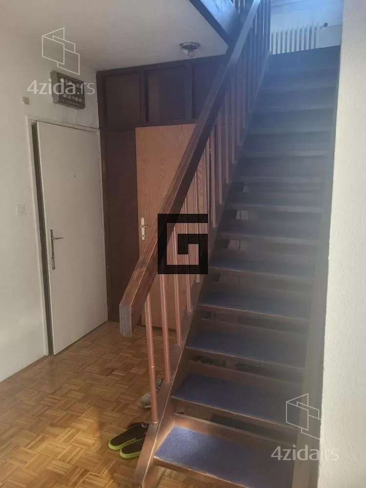 Četvoroiposoban stan | 4zida