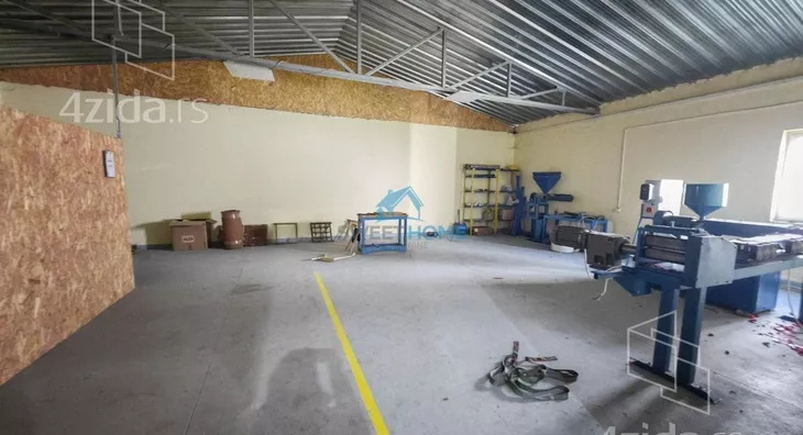 Poslovna zgrada | 4zida