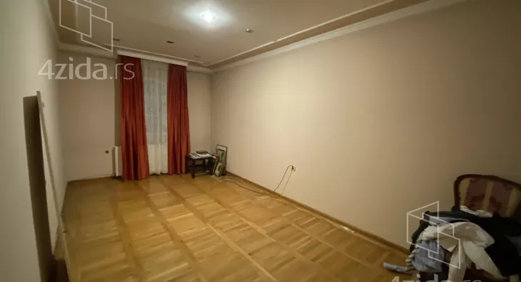 Poslovna zgrada | 4zida
