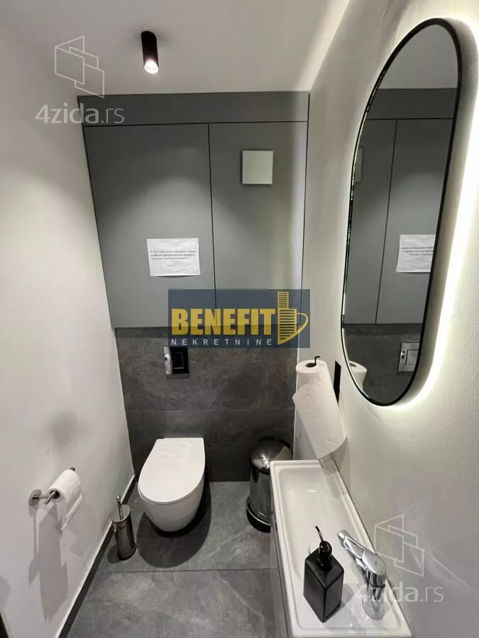 Poslovna zgrada | 4zida