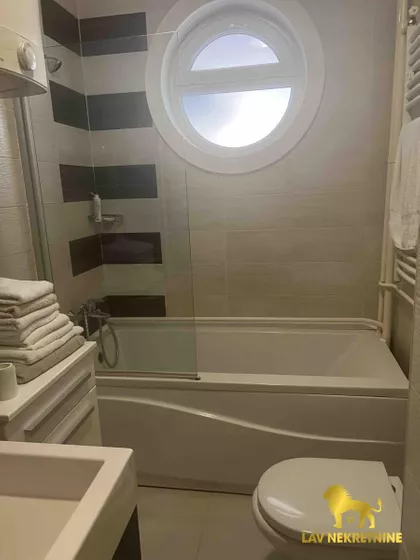 MAKSIMA GORKOG | 4zida.rs