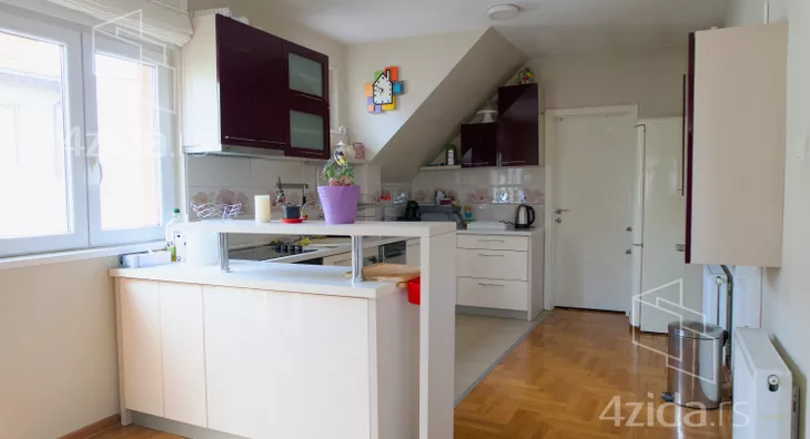 Troiposoban stan | 4zida