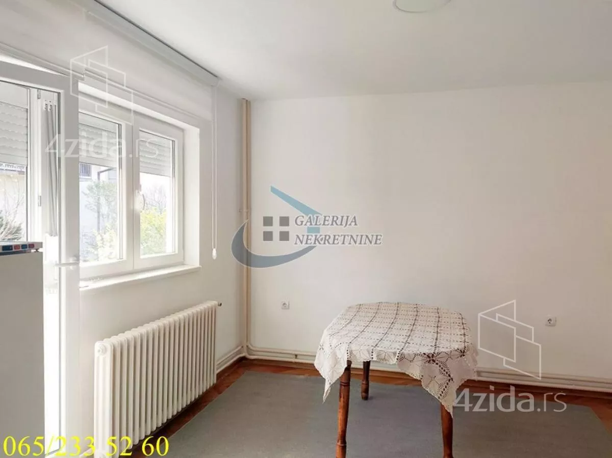 Četvoroiposoban stan | 4zida