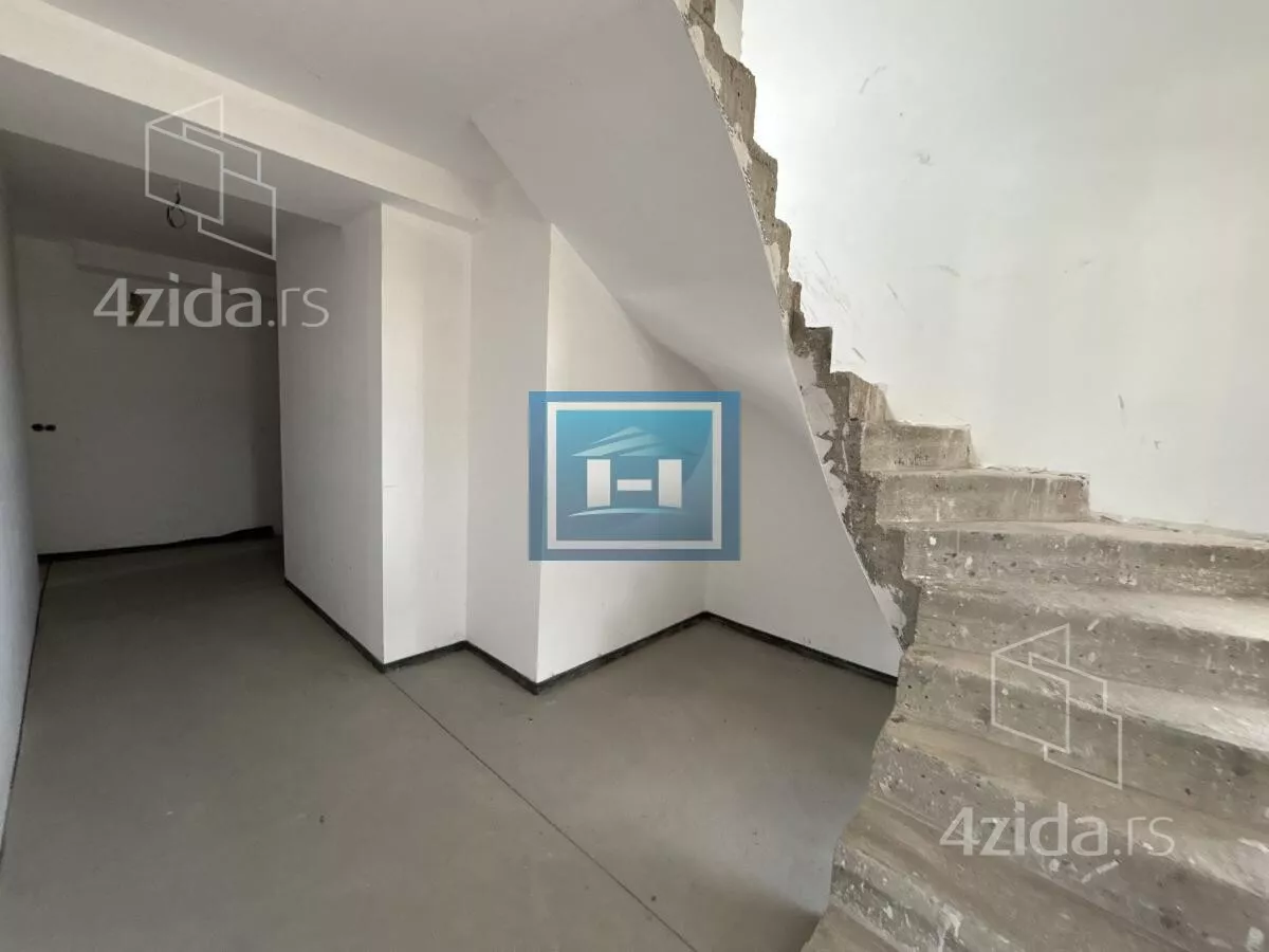 Šestosoban stan | 4zida