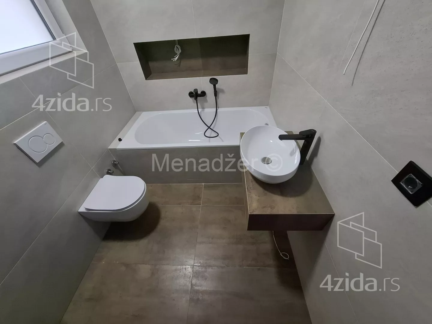 Troiposoban stan | 4zida