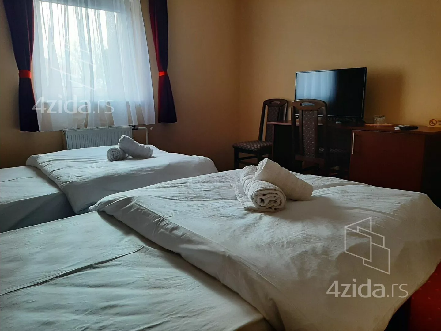 Poslovna zgrada | 4zida