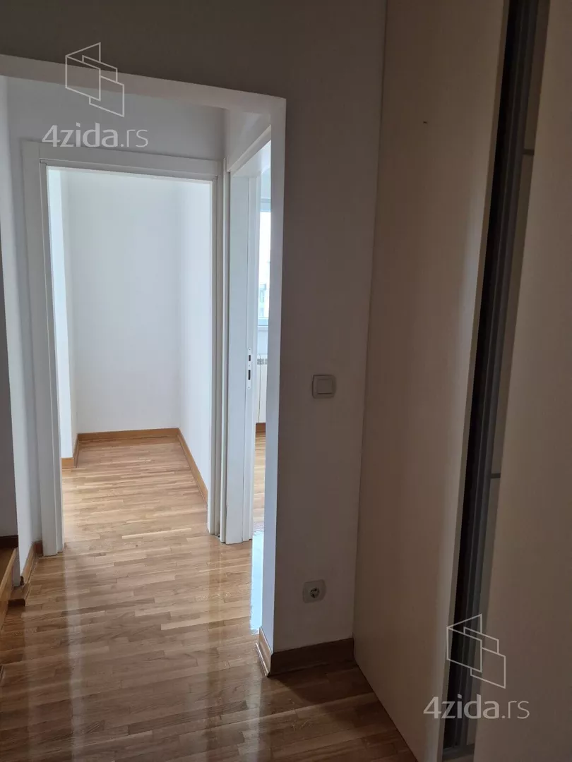 Četvoroiposoban stan | 4zida